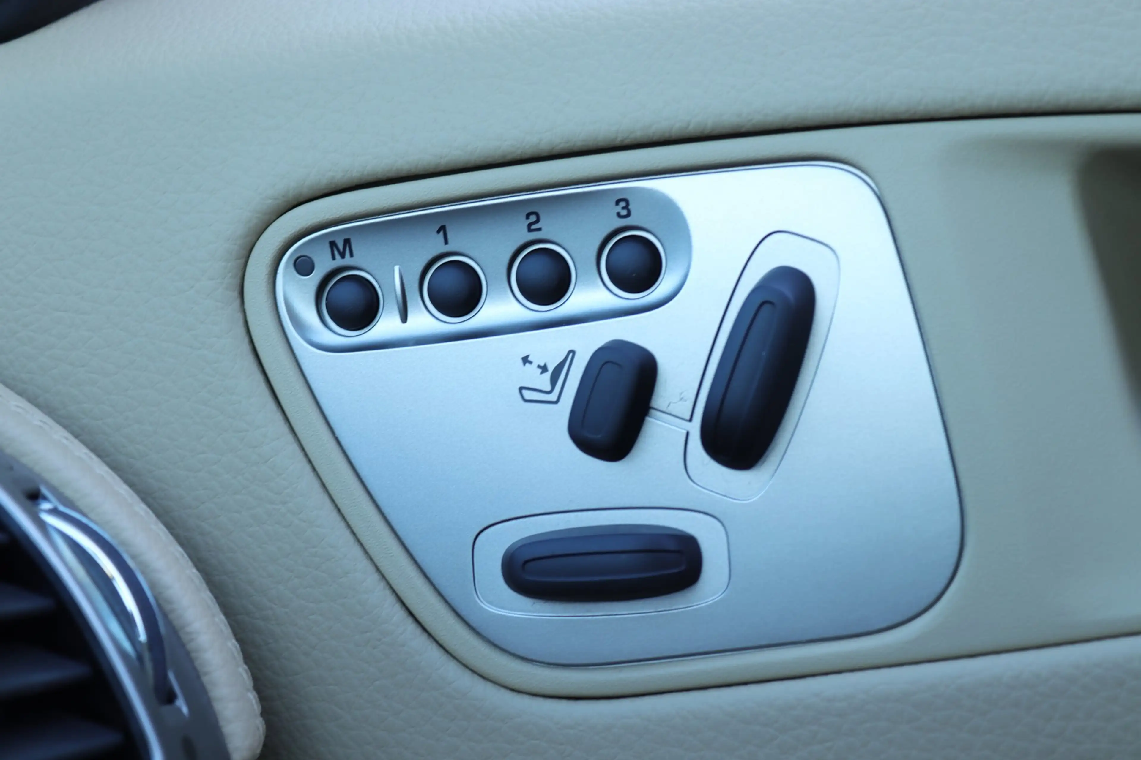 Jaguar XK 3.5 V8 Coupé — photo 12