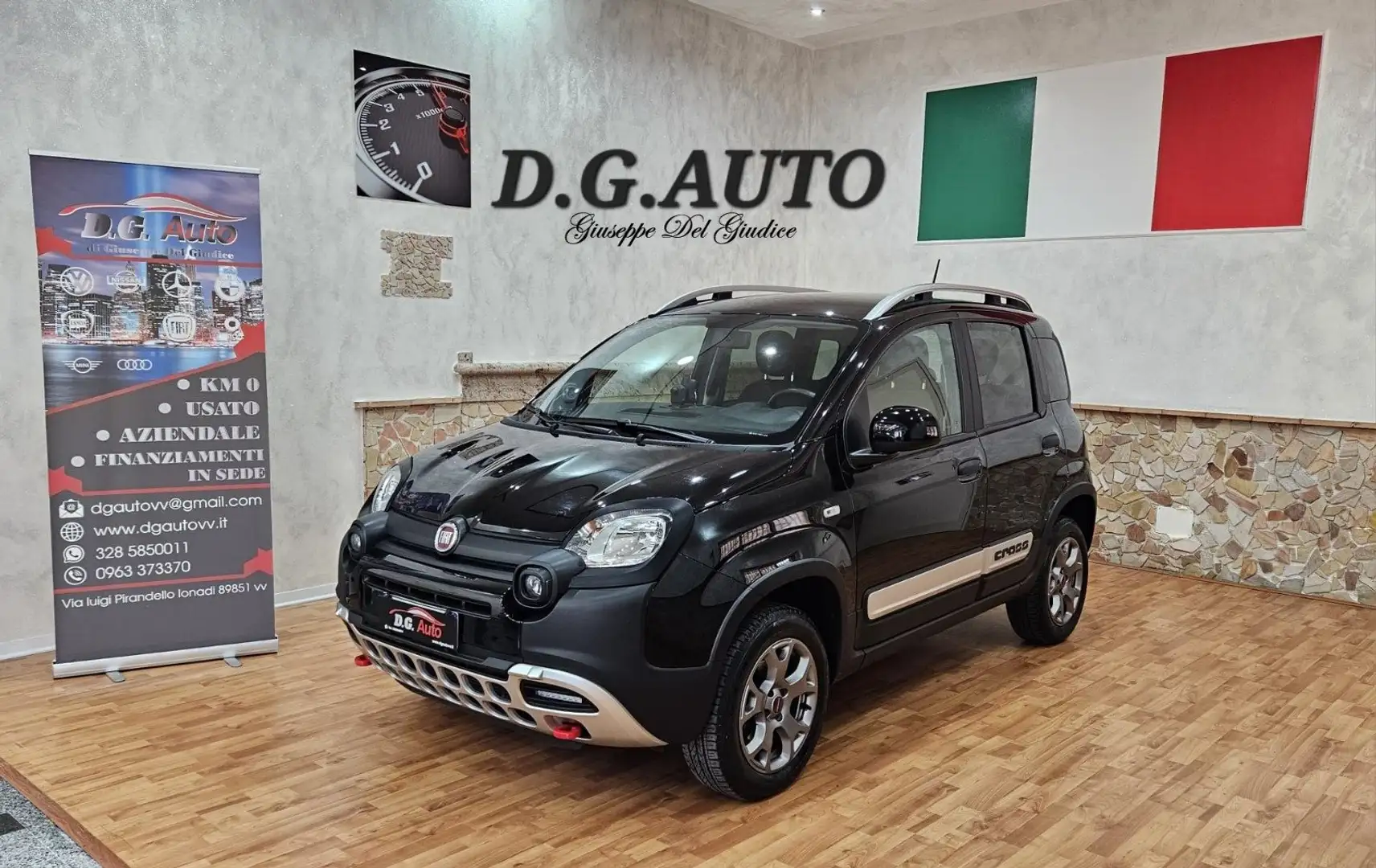 Fiat Panda CROSS 0.9 TWINAIR TURBO 4X4 S&S Zwart - 1