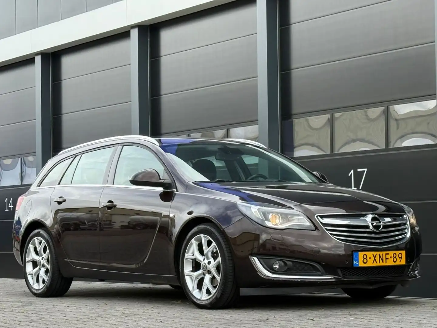 Opel Insignia Sports Tourer 2.0 CDTI Navi PDC Bruin - 2