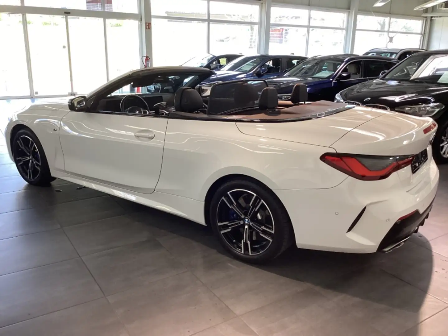 BMW 440 xDrive Cabrio 18'' LCProf HiFi OpenAir ParkAss Len Weiß - 2