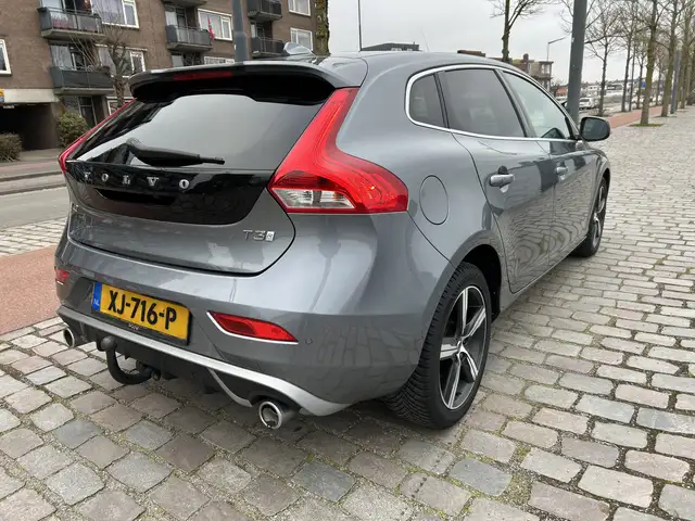 Volvo V40 view 2