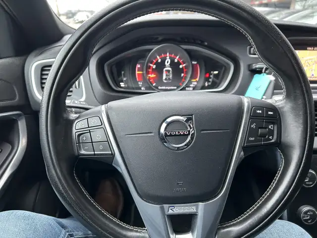 Volvo V40 view 14
