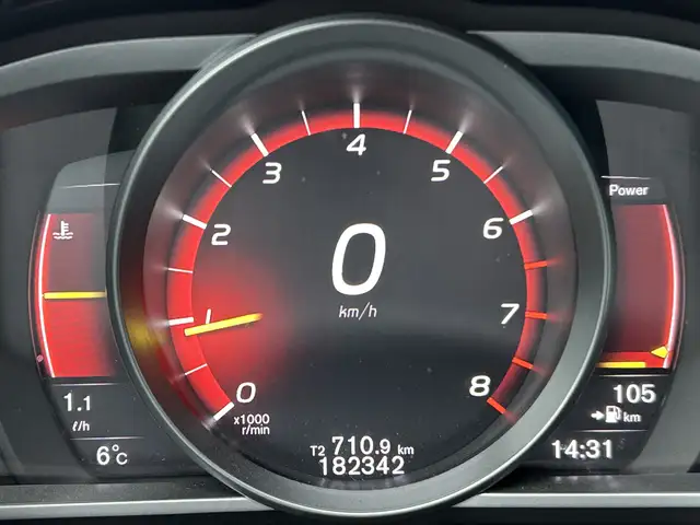 Volvo V40 view 8