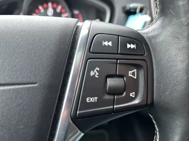 Volvo V40 view 15