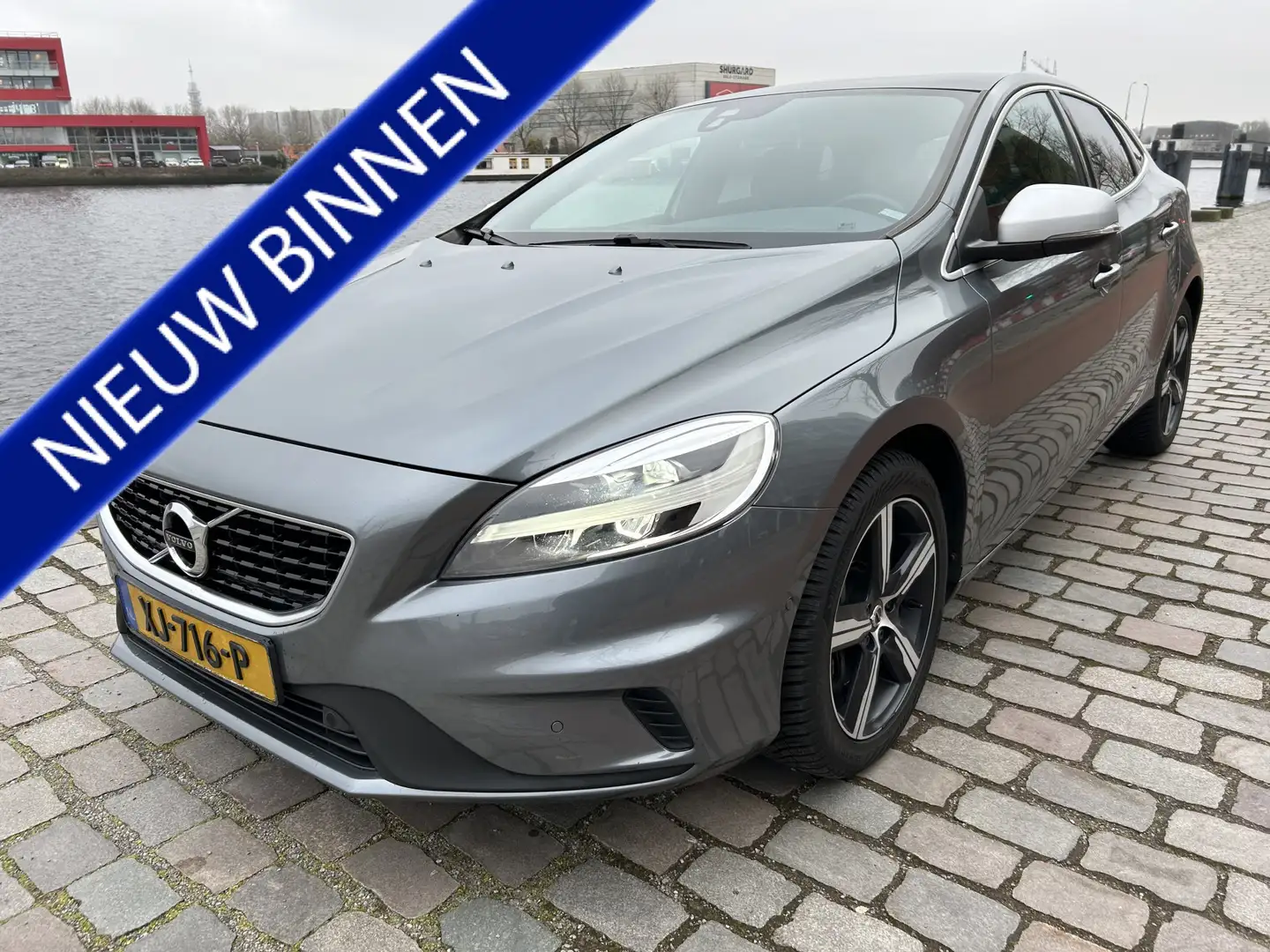 Volvo V40 1.5 T3 Polar+ Sport R design Panodak navi ecc Grijs - 1