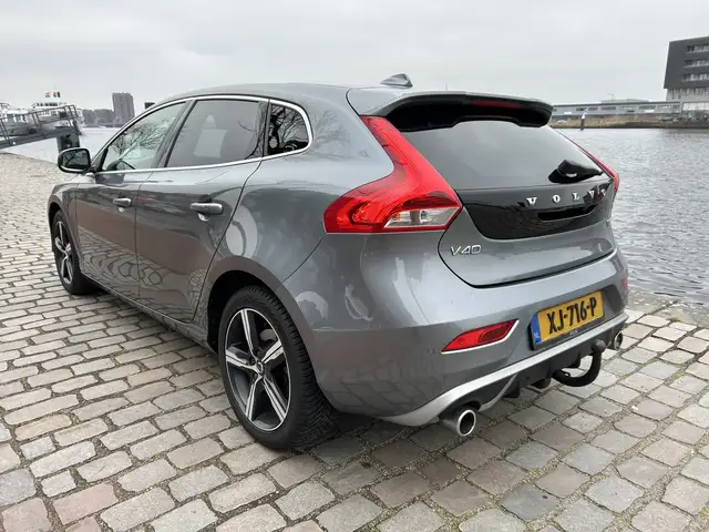 Volvo V40 view 5