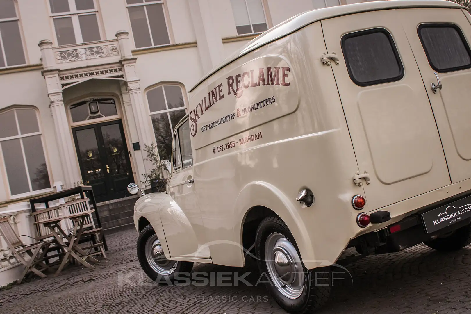 Oldtimer Morris Minor Van - 2