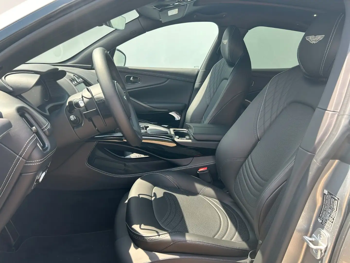 Aston Martin DBX 4.0 V8 - Aston Martin Memmingen Silber - 2