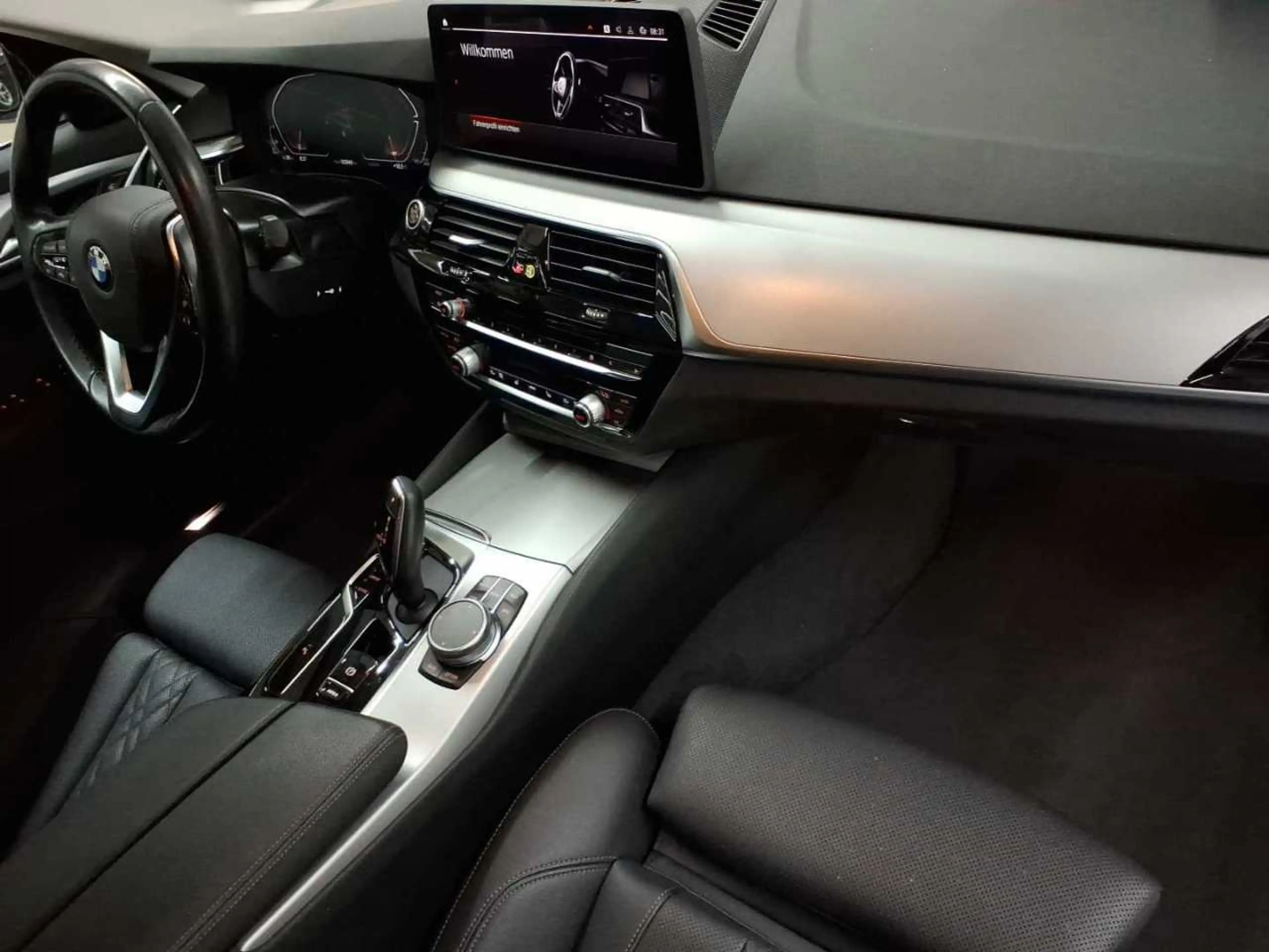 BMW 520 520d Touring Aut. Navi Leder SHZ — photo 9