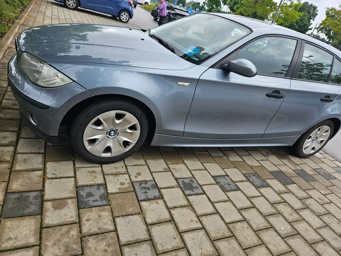 BMW 118 118i Aut. Grau - 2