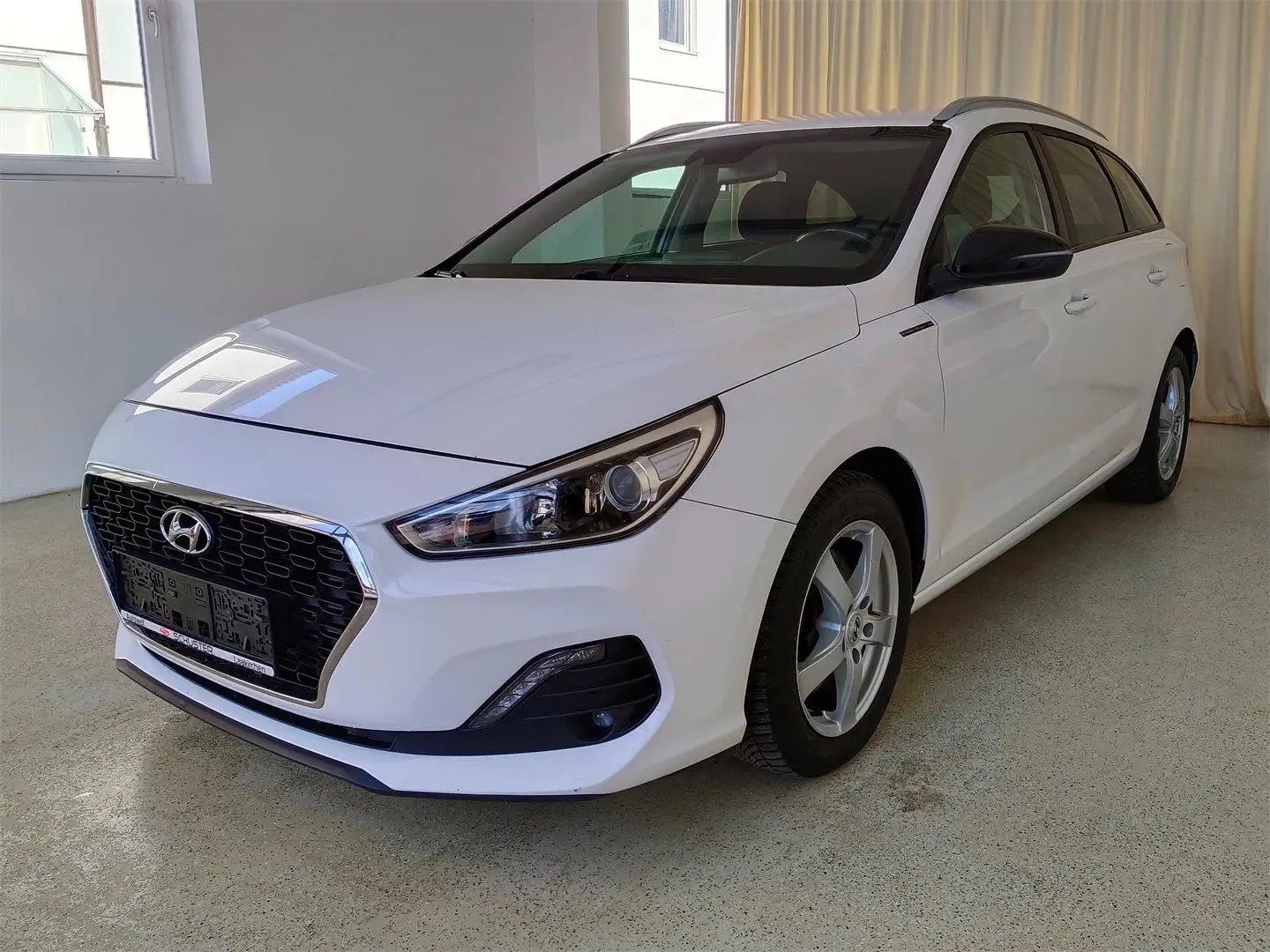 Hyundai i30 CW 1,6 CRDi Level 3 Plus Weiß - 2
