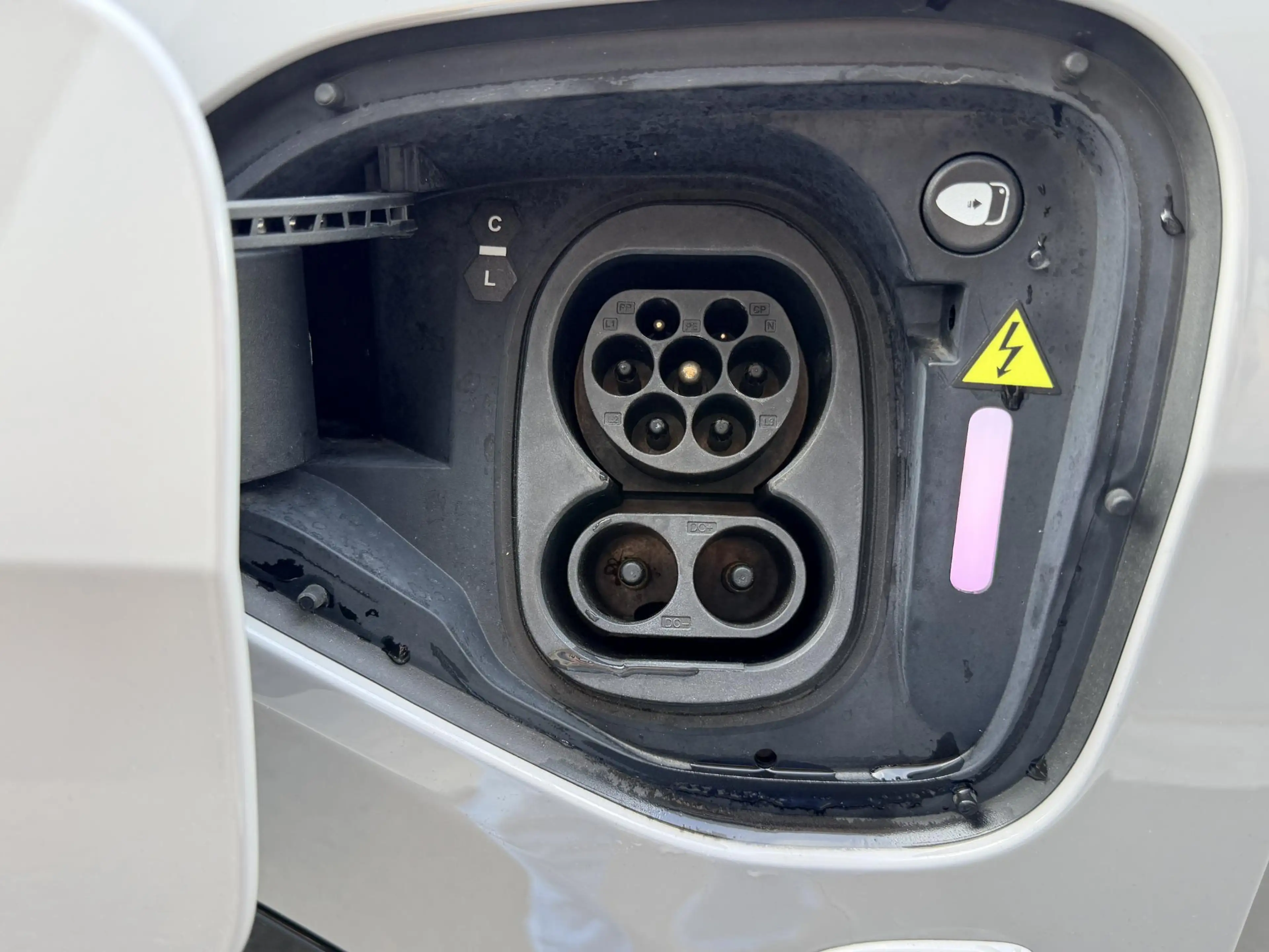 Lotus Eletre EDS 450+ 4WD 112 kWh | 22” | Lotus Pack | 612 PK | — photo 25