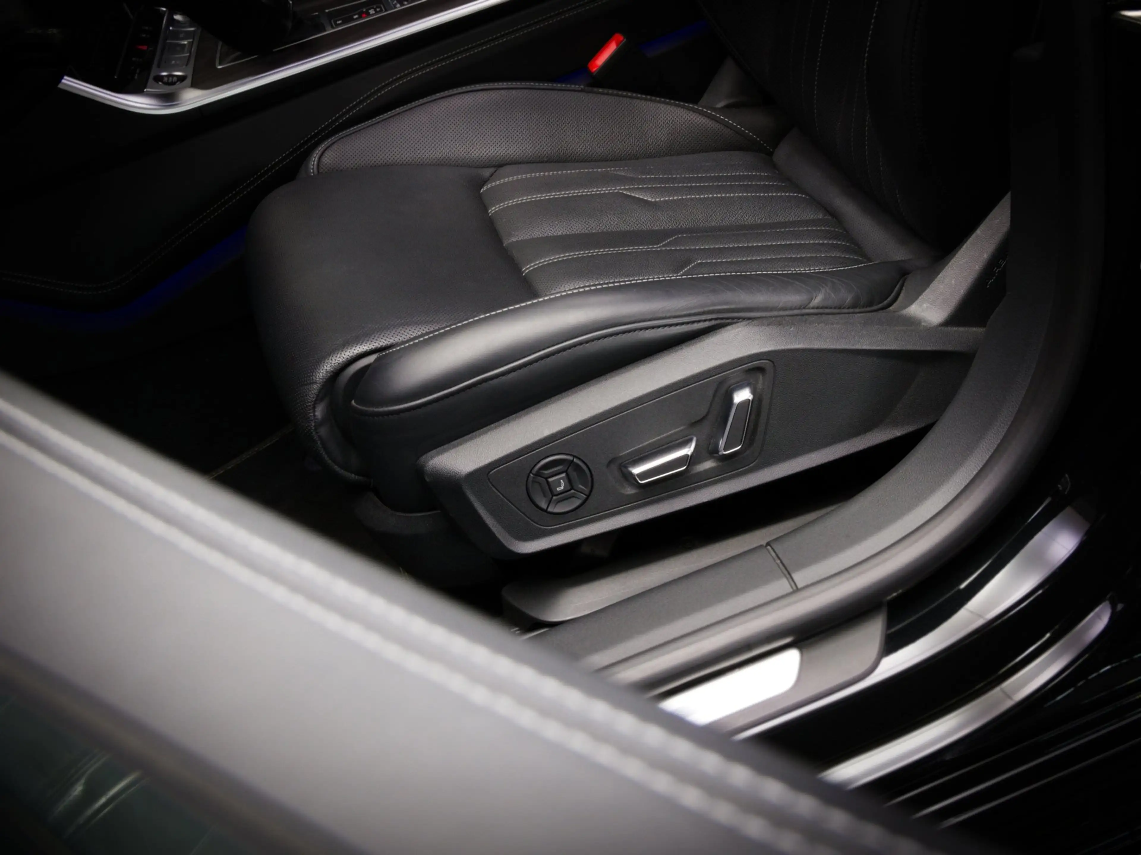Audi A7 Sportback 50 TFSI e quattro Competition S-Line Edi — photo 24