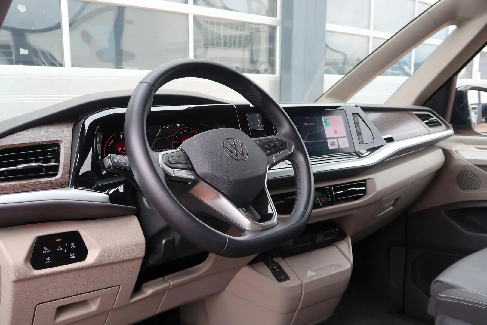 Volkswagen T7 Multivan 1.4 eHybrid L2H1 Style ACC/ LEDER/ STOELVENTILATIE Zwart - 2