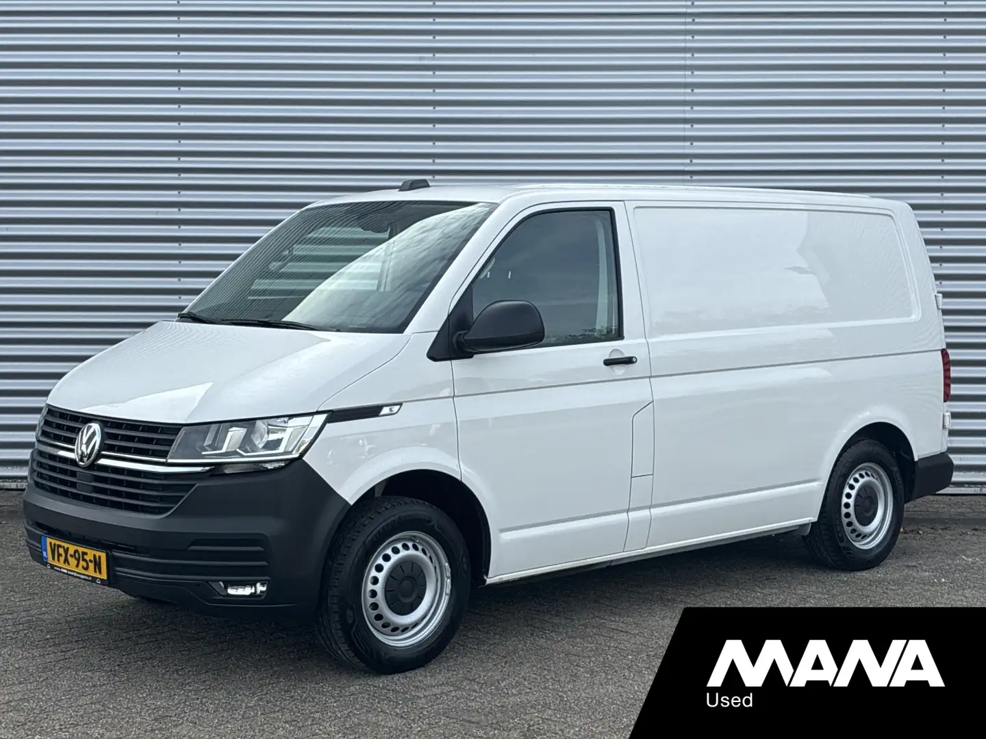 Volkswagen T6.1 Transporter 2.0 TDI 110PK L1H1 Camera Airco Cruise Trekhaak Vo Wit - 1