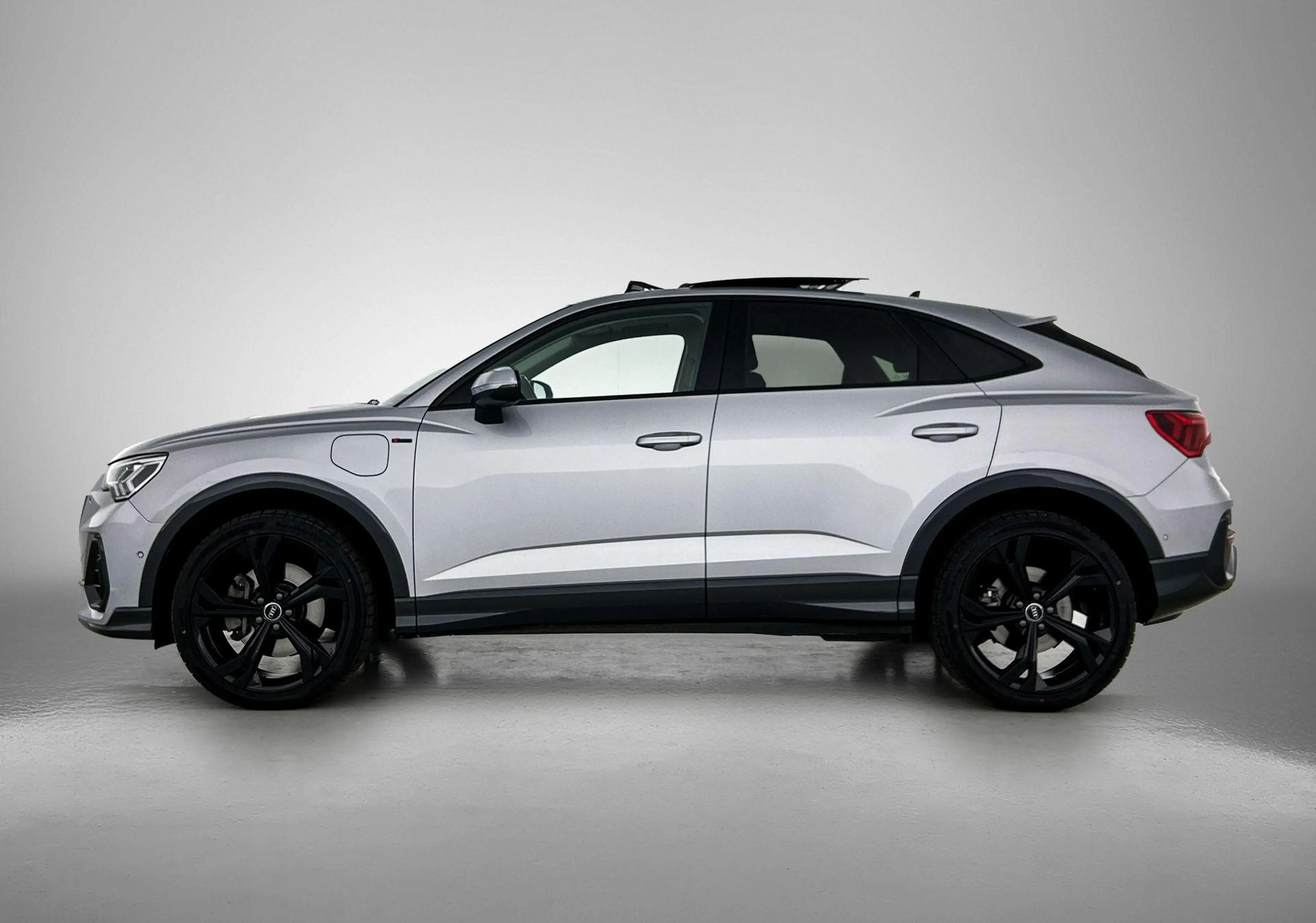 Audi Q3 Sportback 45 TFSIe S-Line PANO | CAMERA | FULL-LED — photo 2