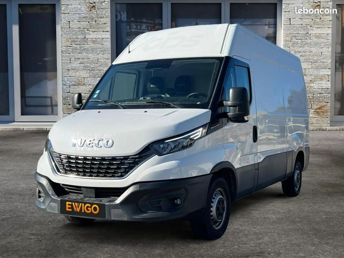 Iveco Daily vu fourgon 2.3 156ch h3 35c16v hi-matic 13m3 3520l tva récupérable (prix affiché ht) garantie 6 mois Wit - 1
