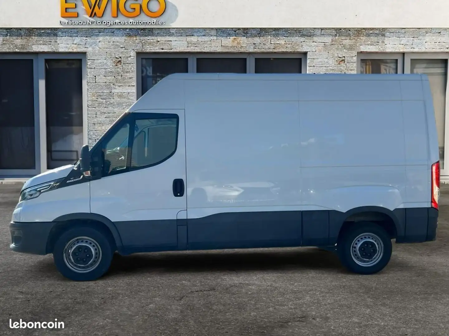 Iveco Daily vu fourgon 2.3 156ch h3 35c16v hi-matic 13m3 3520l tva récupérable (prix affiché ht) garantie 6 mois Wit - 2