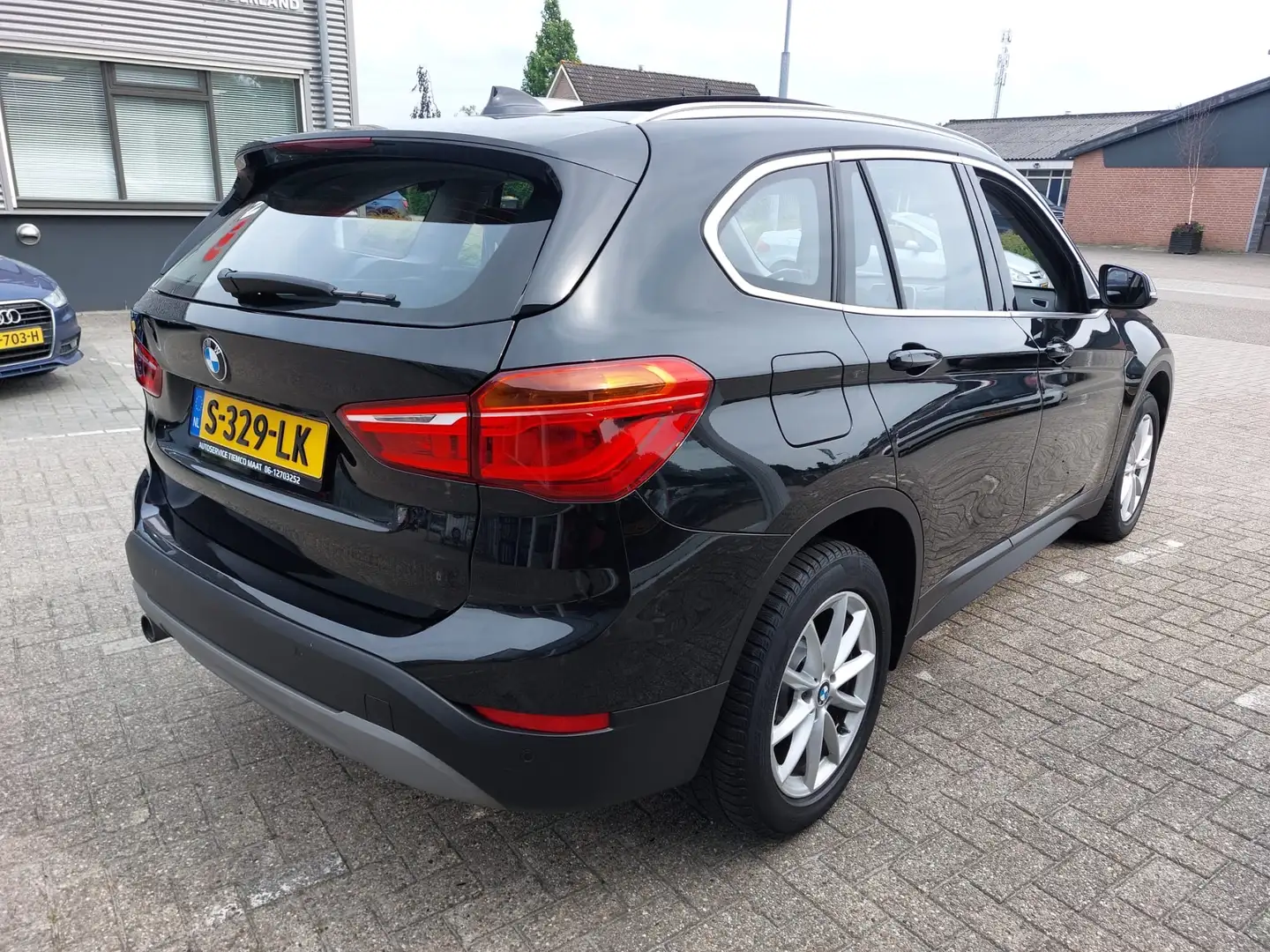 BMW X1 sDrive18i High Executive. Zwart - 2