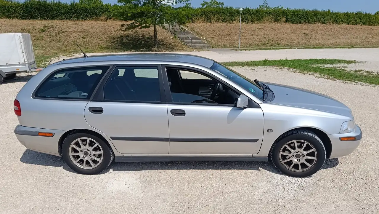 Volvo V40 1.8 Comfort, foto 2