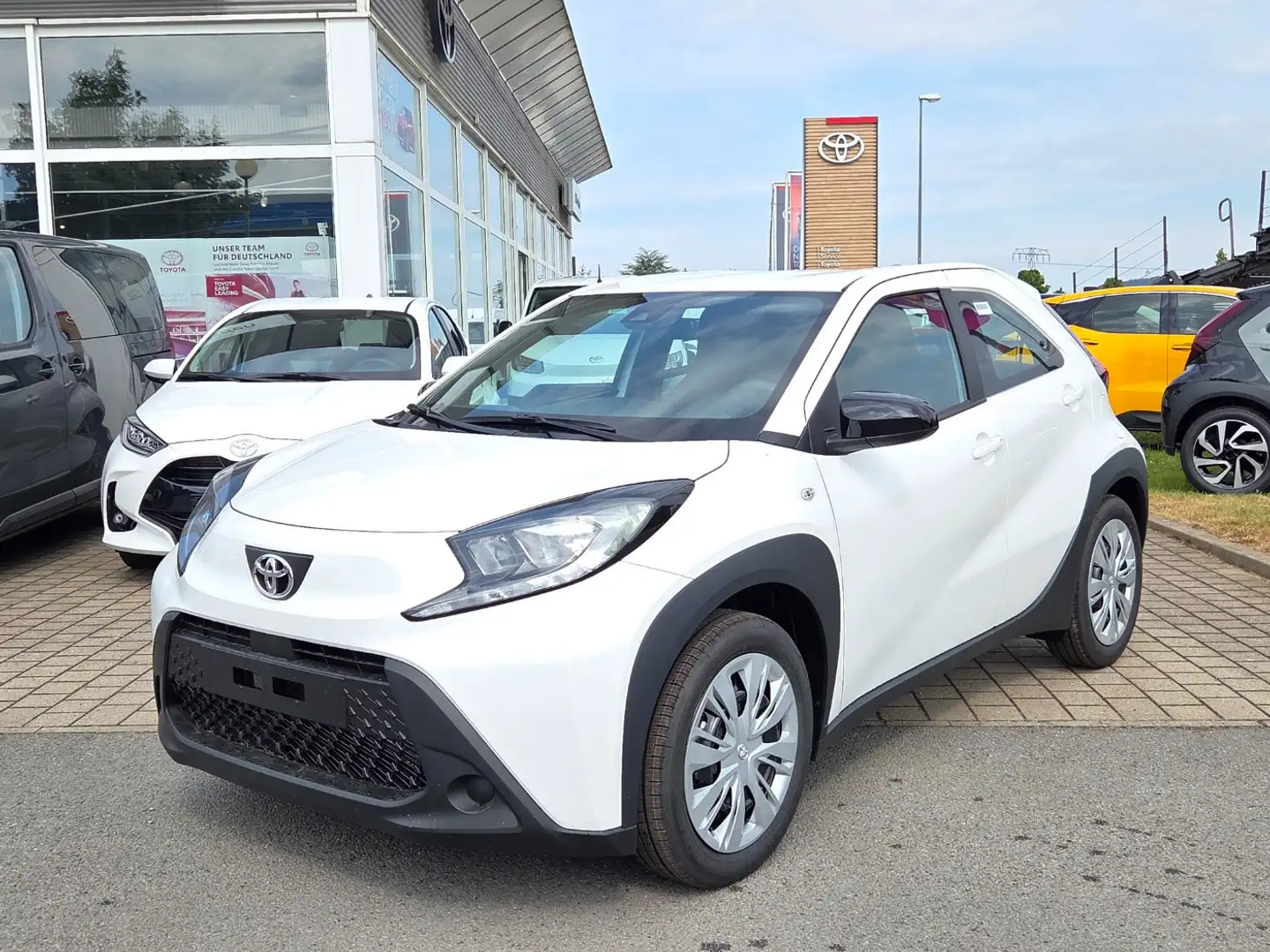 Toyota Aygo X 1.0 Business Edition Blanc - 1