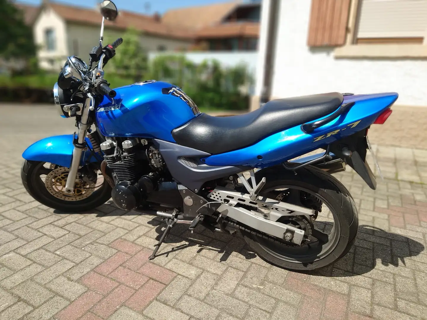 Kawasaki ZR 750 Blau - 2