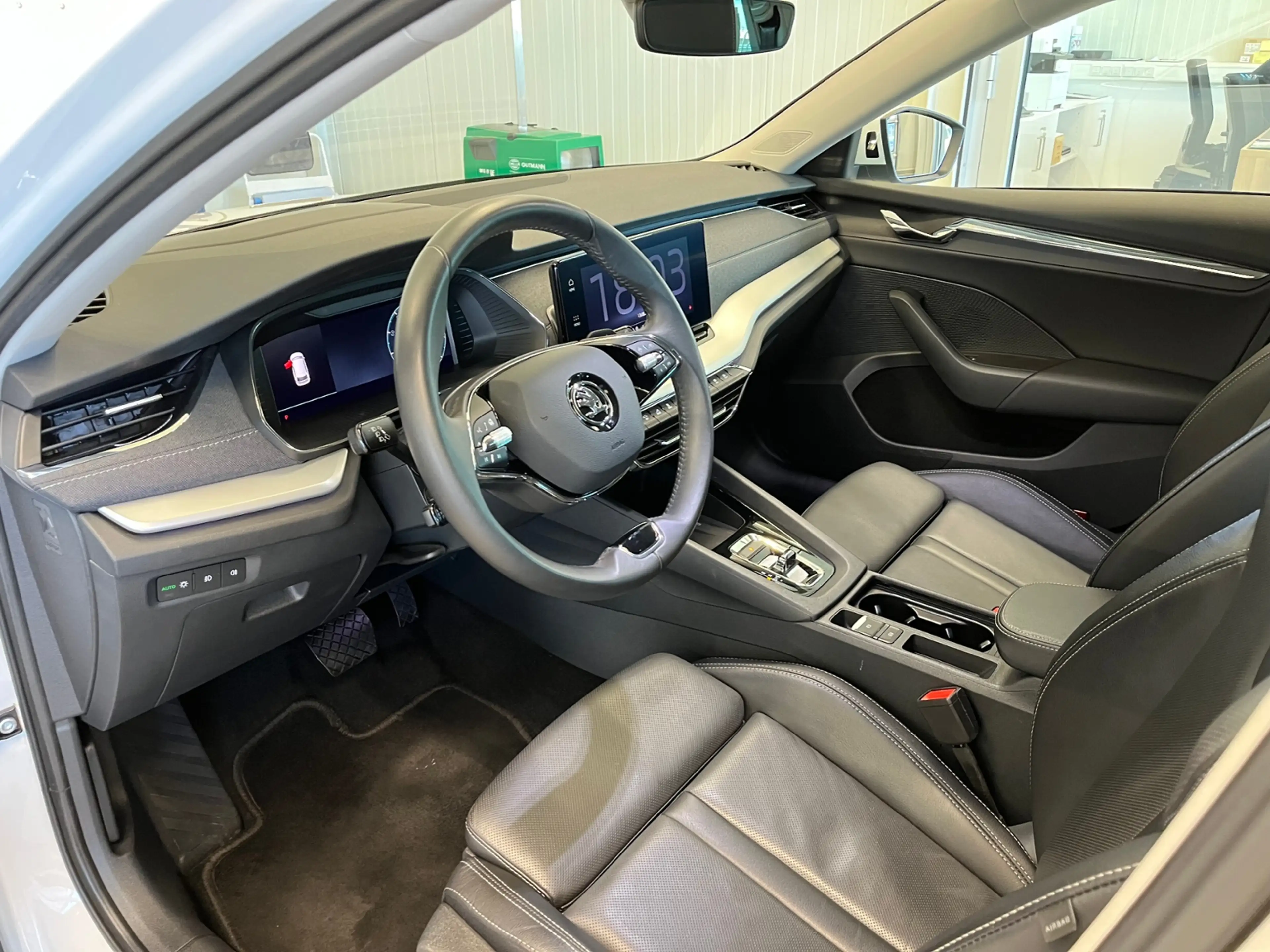 Skoda Octavia Combi Style 2.0 TDI DSG Navi AHK Kamera — photo 7