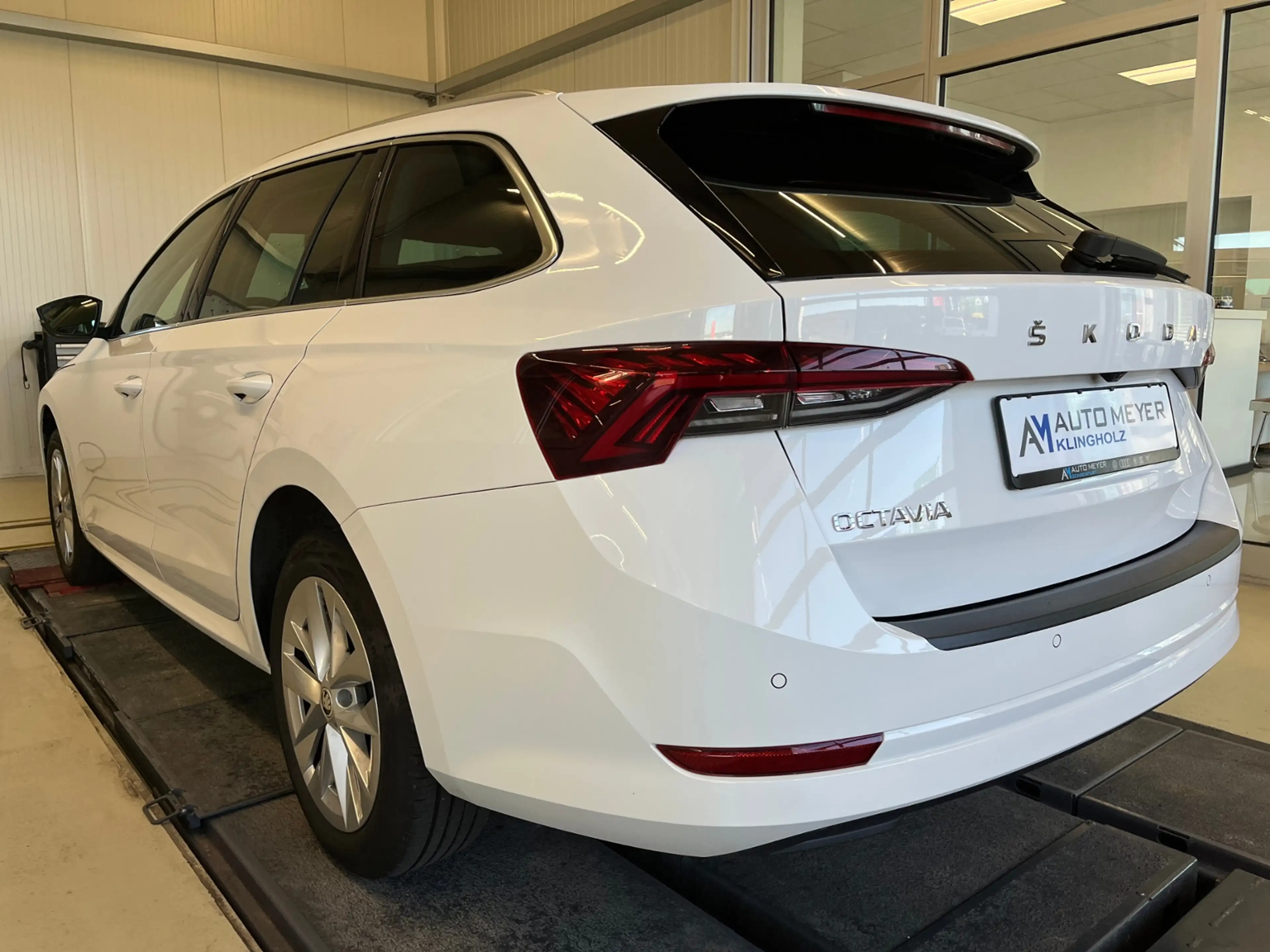 Skoda Octavia Combi Style 2.0 TDI DSG Navi AHK Kamera — photo 3