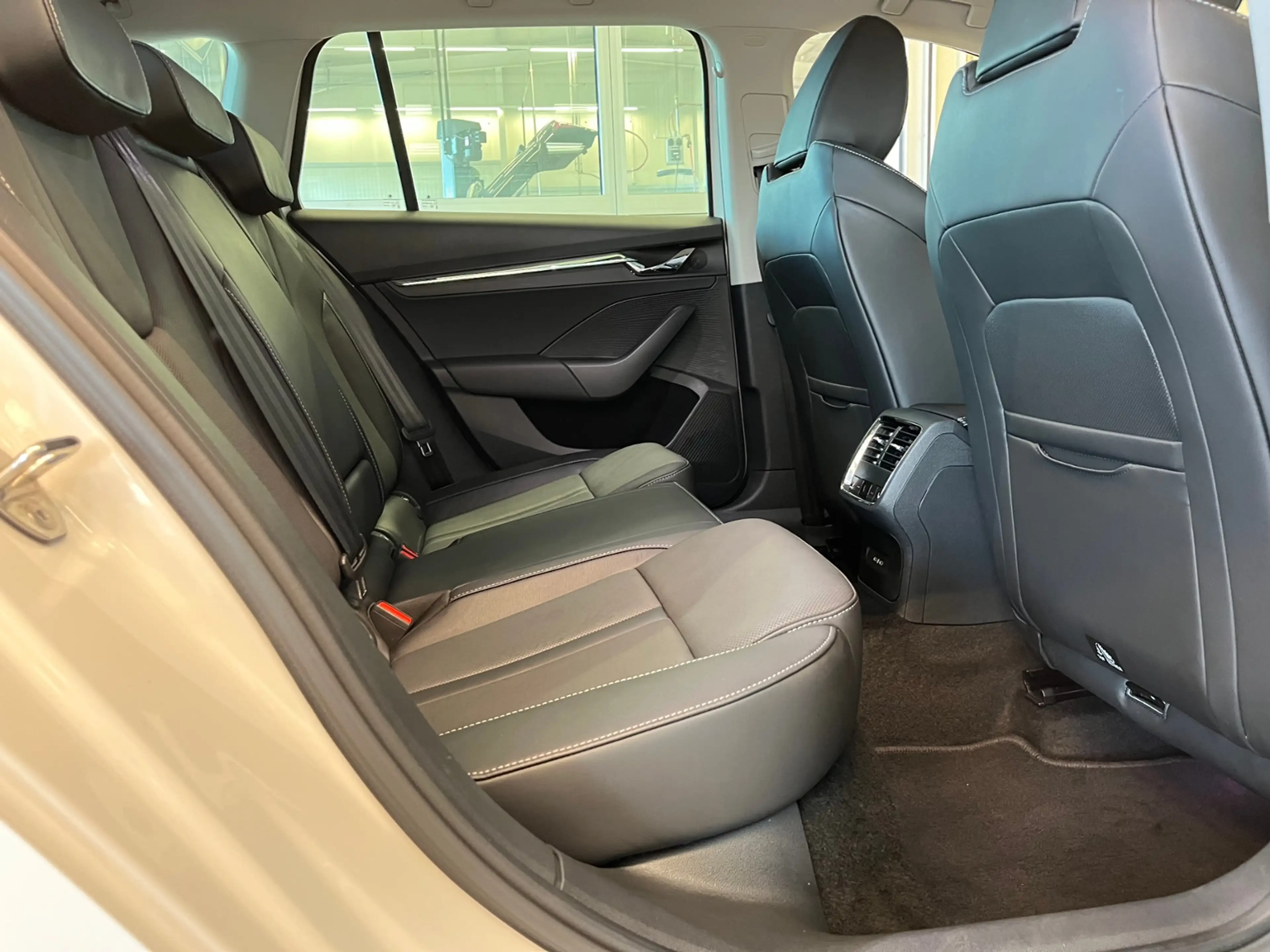 Skoda Octavia Combi Style 2.0 TDI DSG Navi AHK Kamera — photo 11