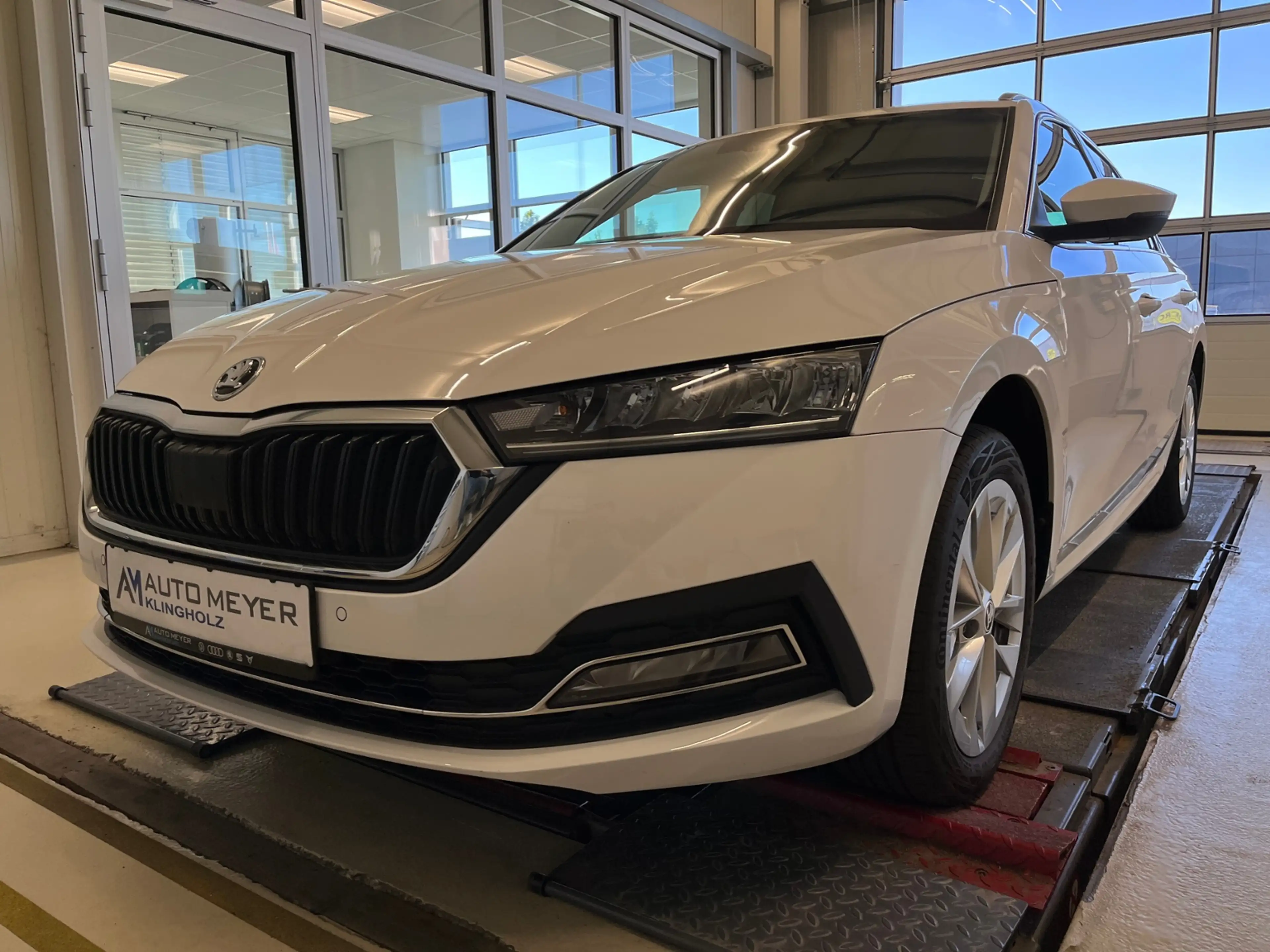 Skoda Octavia Combi Style 2.0 TDI DSG Navi AHK Kamera — photo 2