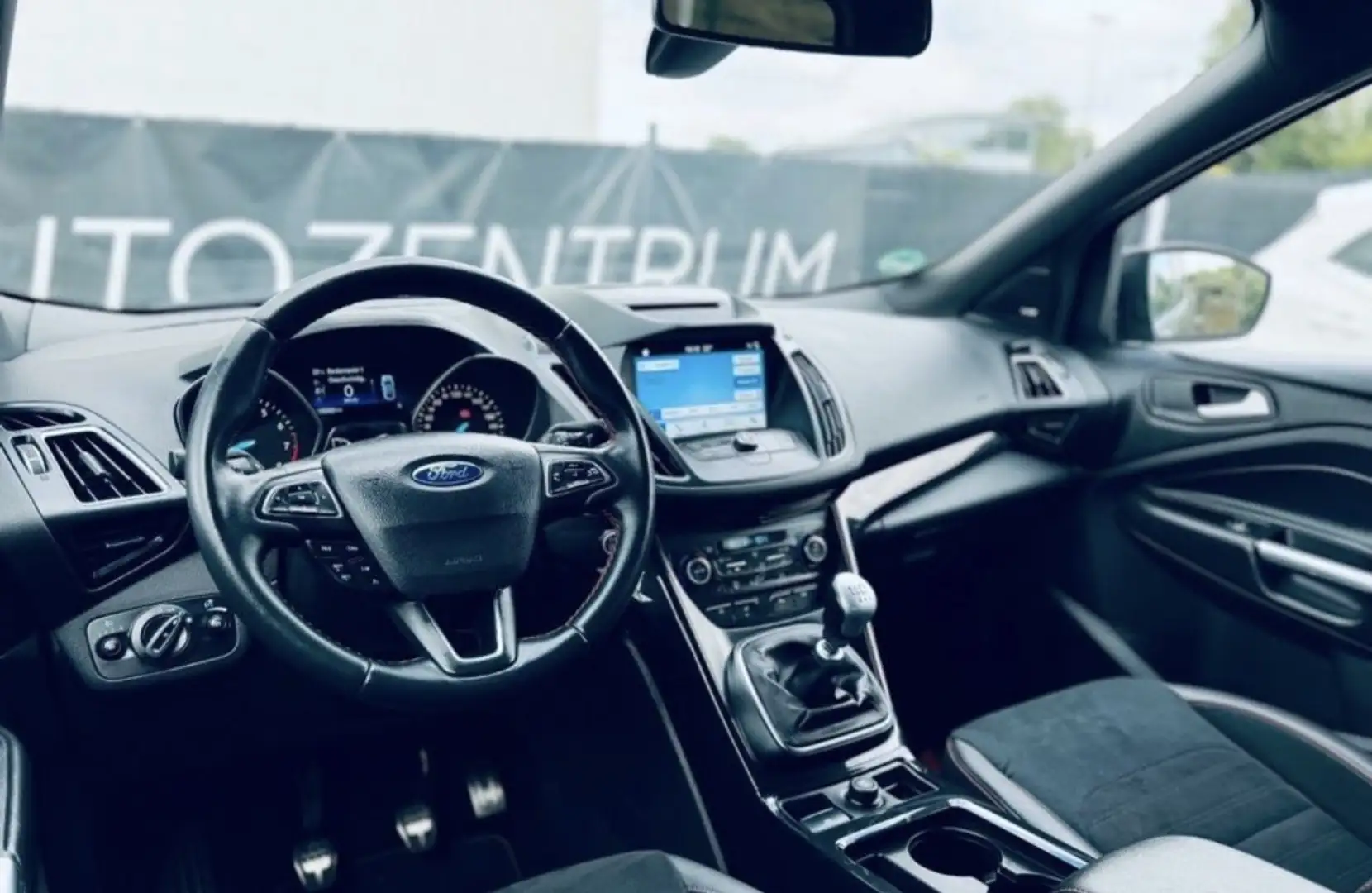 Ford Kuga ST-Line Grau - 2