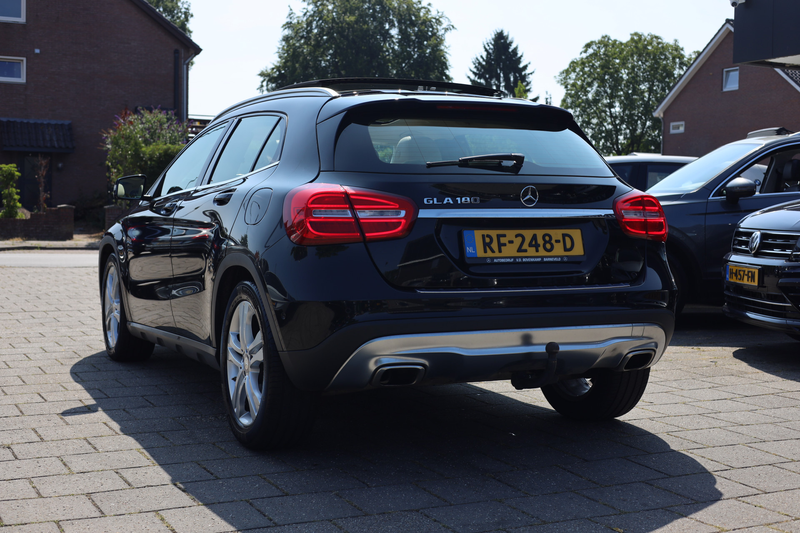 Mercedes-Benz GLA 180 PREMIUM I LEDER I PANO I AUT I TREKHAAK — photo 5