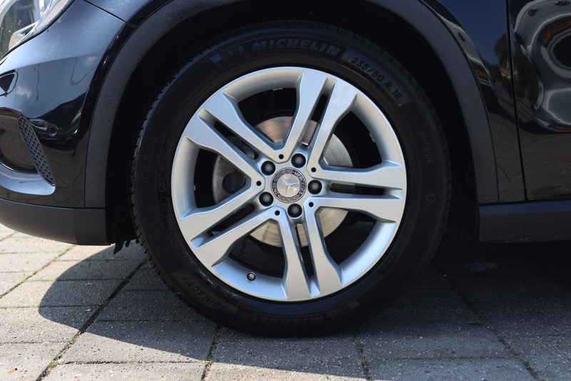 Mercedes-Benz GLA 180 PREMIUM I LEDER I PANO I AUT I TREKHAAK — photo 7