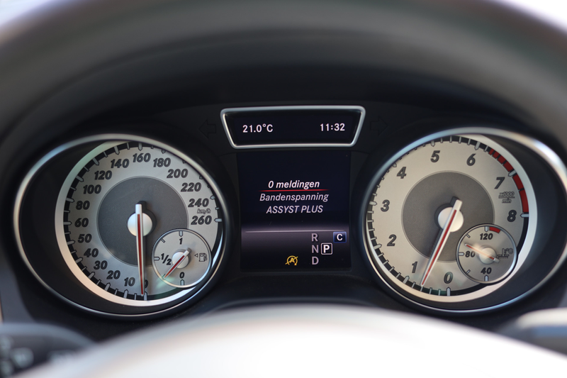 Mercedes-Benz GLA 180 PREMIUM I LEDER I PANO I AUT I TREKHAAK — photo 24