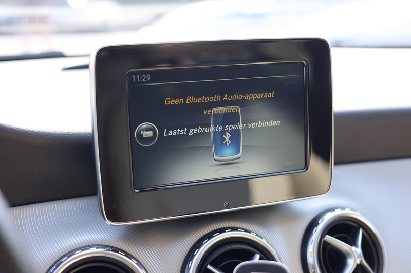 Mercedes-Benz GLA 180 PREMIUM I LEDER I PANO I AUT I TREKHAAK — photo 16