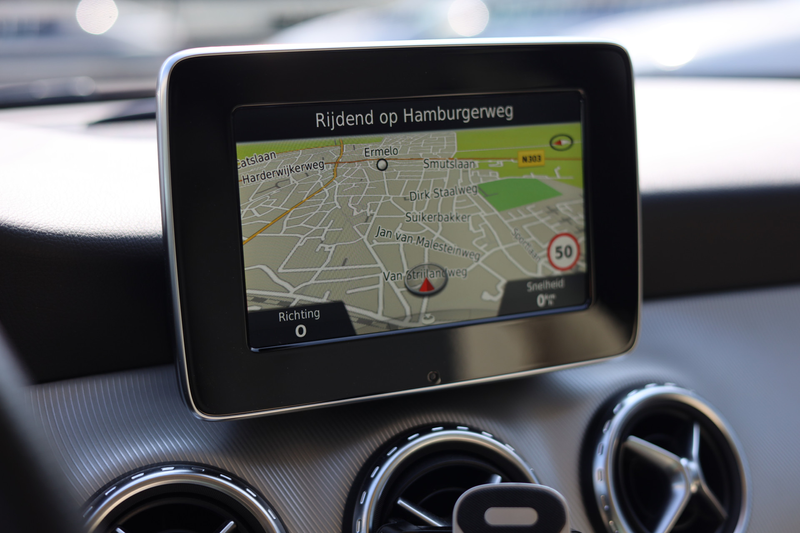 Mercedes-Benz GLA 180 PREMIUM I LEDER I PANO I AUT I TREKHAAK — photo 15
