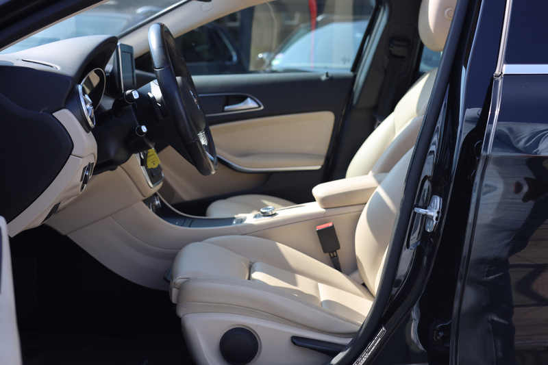 Mercedes-Benz GLA 180 PREMIUM I LEDER I PANO I AUT I TREKHAAK — photo 12