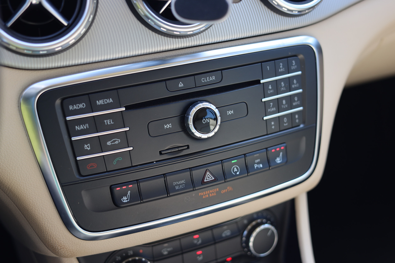 Mercedes-Benz GLA 180 PREMIUM I LEDER I PANO I AUT I TREKHAAK — photo 18