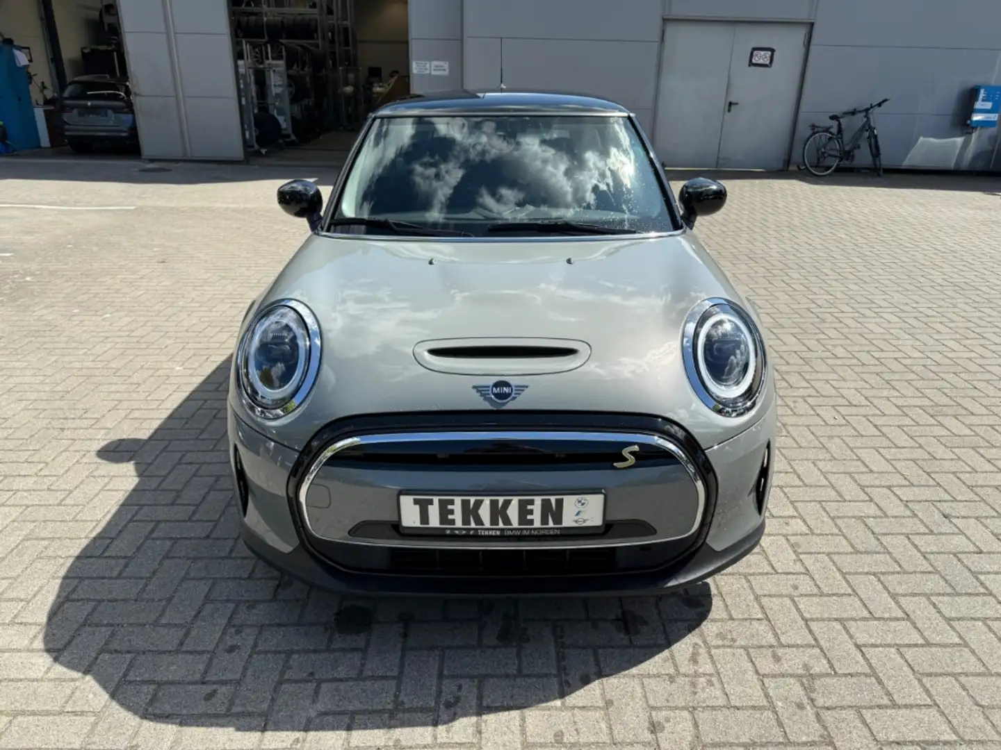 MINI Cooper SE Essential Trim Navi/ DAB/ GRA Grau - 2
