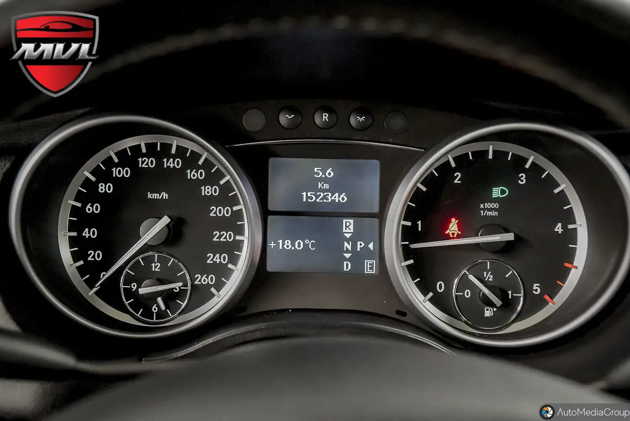 Mercedes-Benz R-Class снимка Mercedes-Benz R-Class