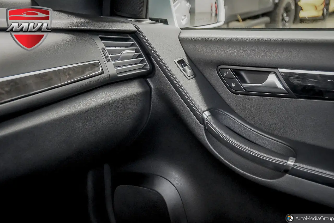 Mercedes-Benz R-Class снимка Mercedes-Benz R-Class