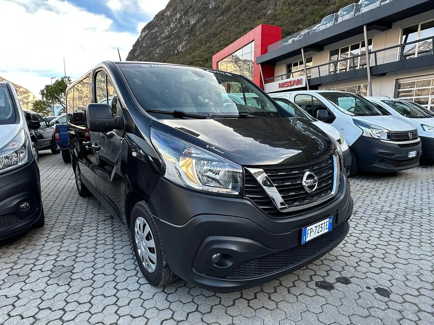 Nissan NV300 29 1.6 dci 145cv TT S&S L1H1 BUS EFFICIENT Negro - 1