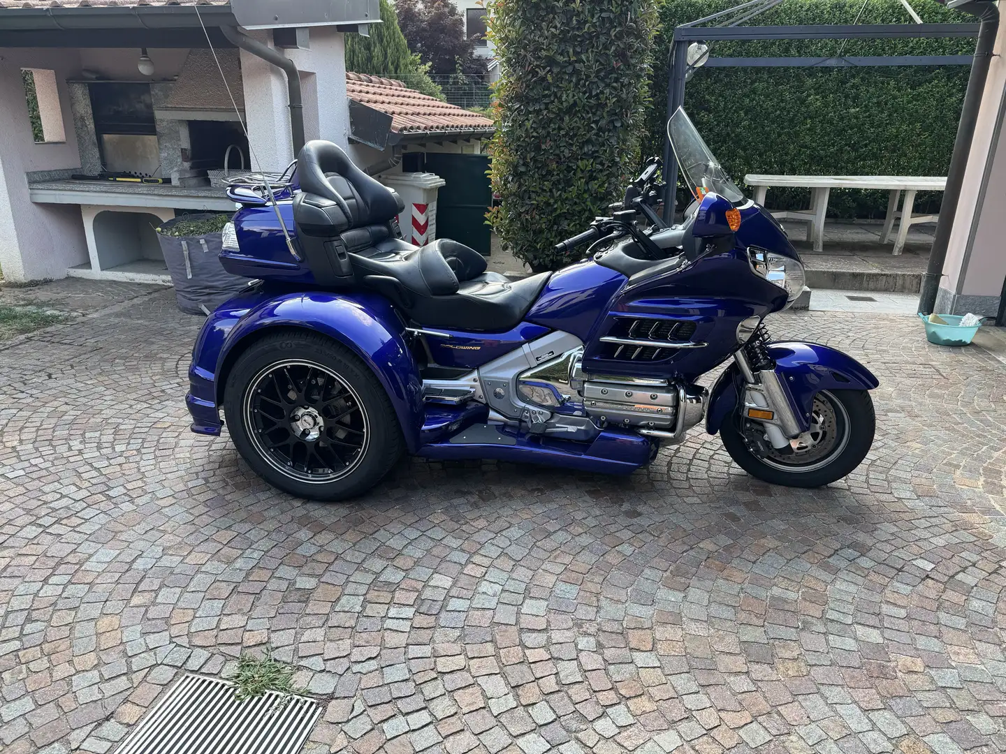Honda GL 1800 modificata in modello trike - 1