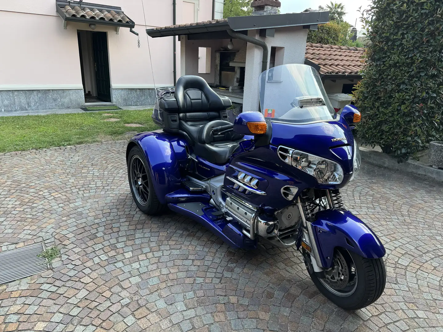 Honda GL 1800 modificata in modello trike - 2