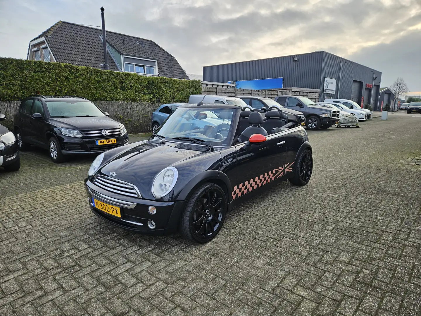 MINI One Cabrio Mini 1.6 Zwart - 1