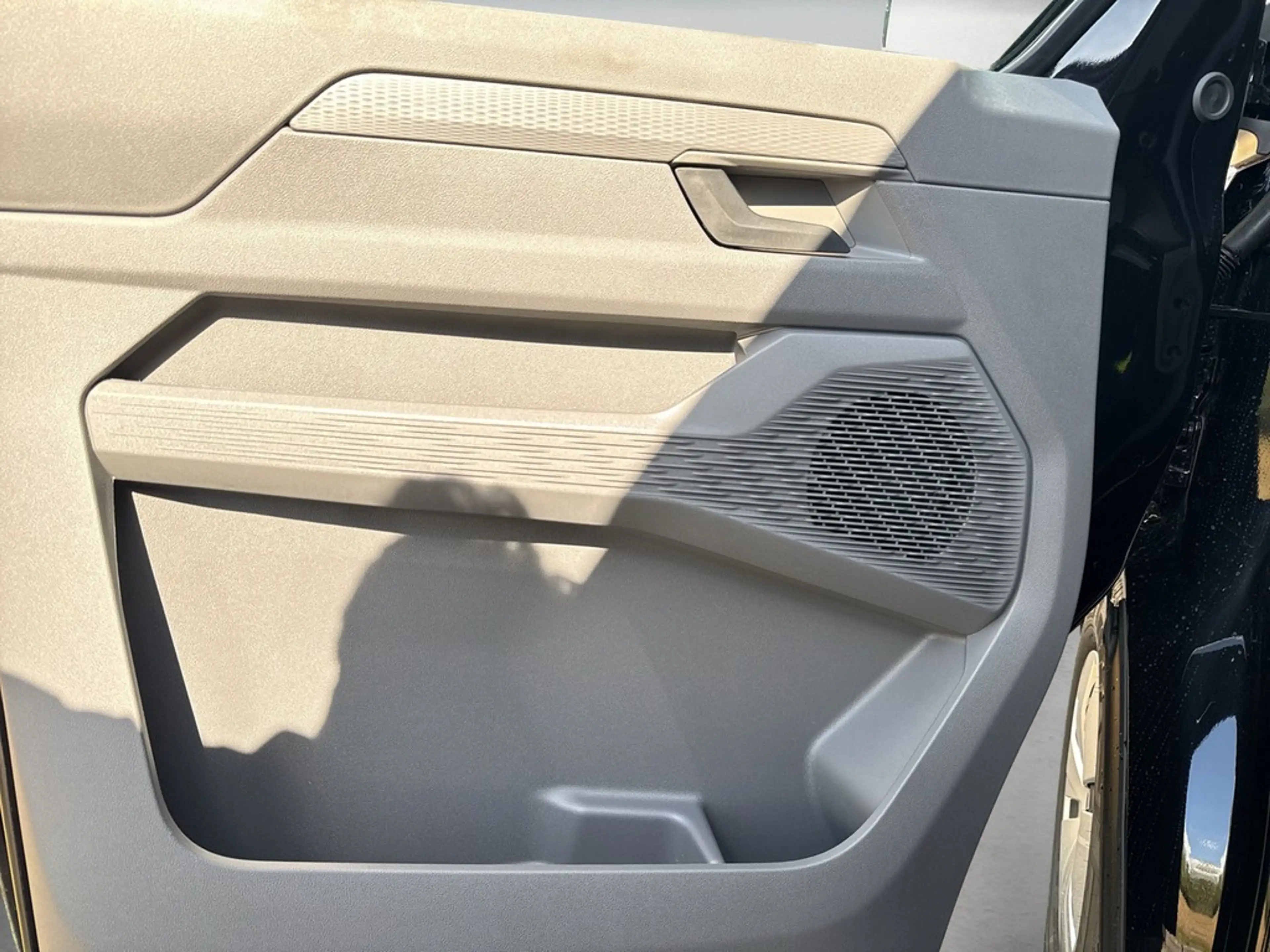 Volkswagen T7 Caravelle 2.0l TDI — photo 6