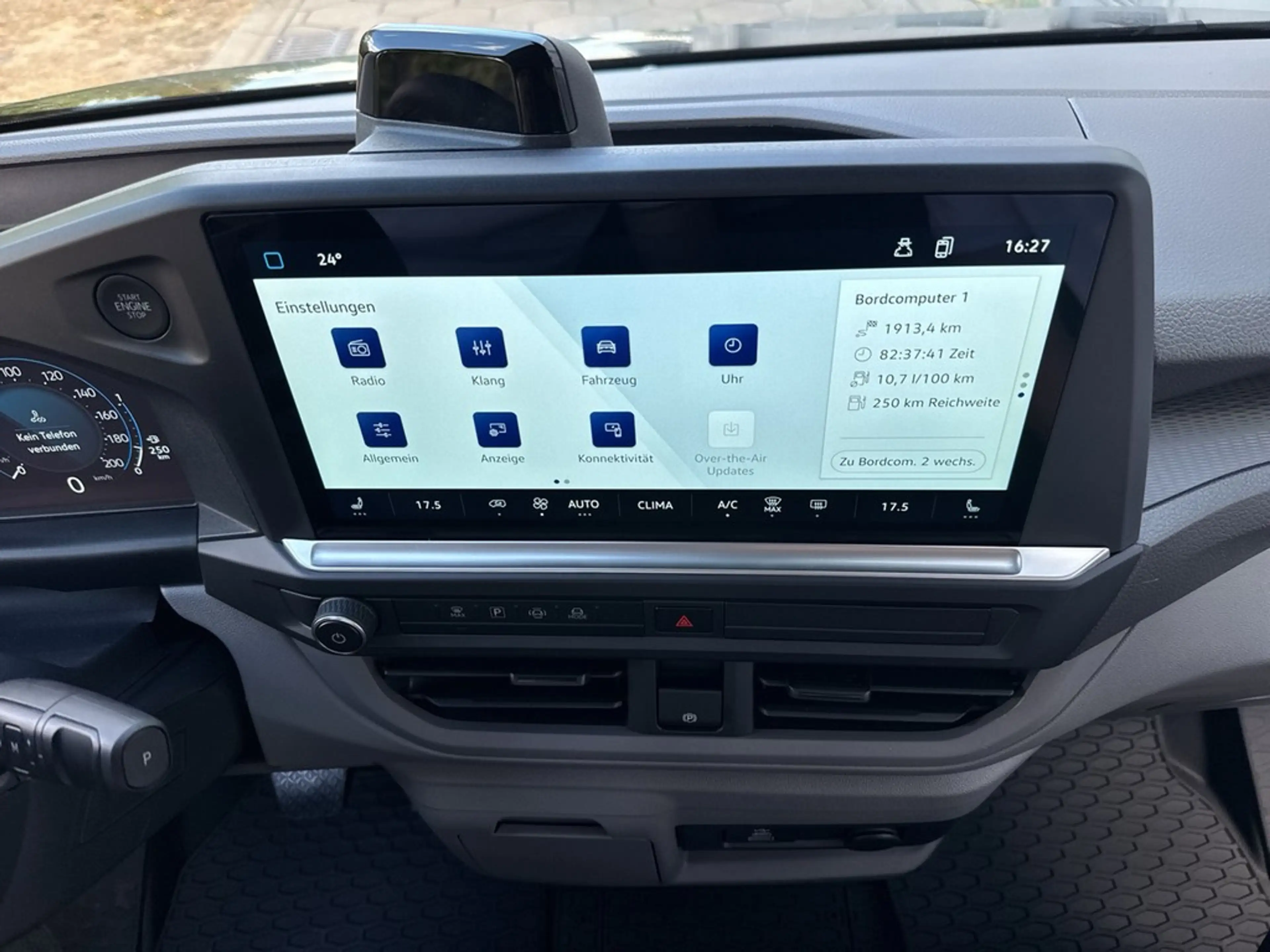 Volkswagen T7 Caravelle 2.0l TDI — photo 11