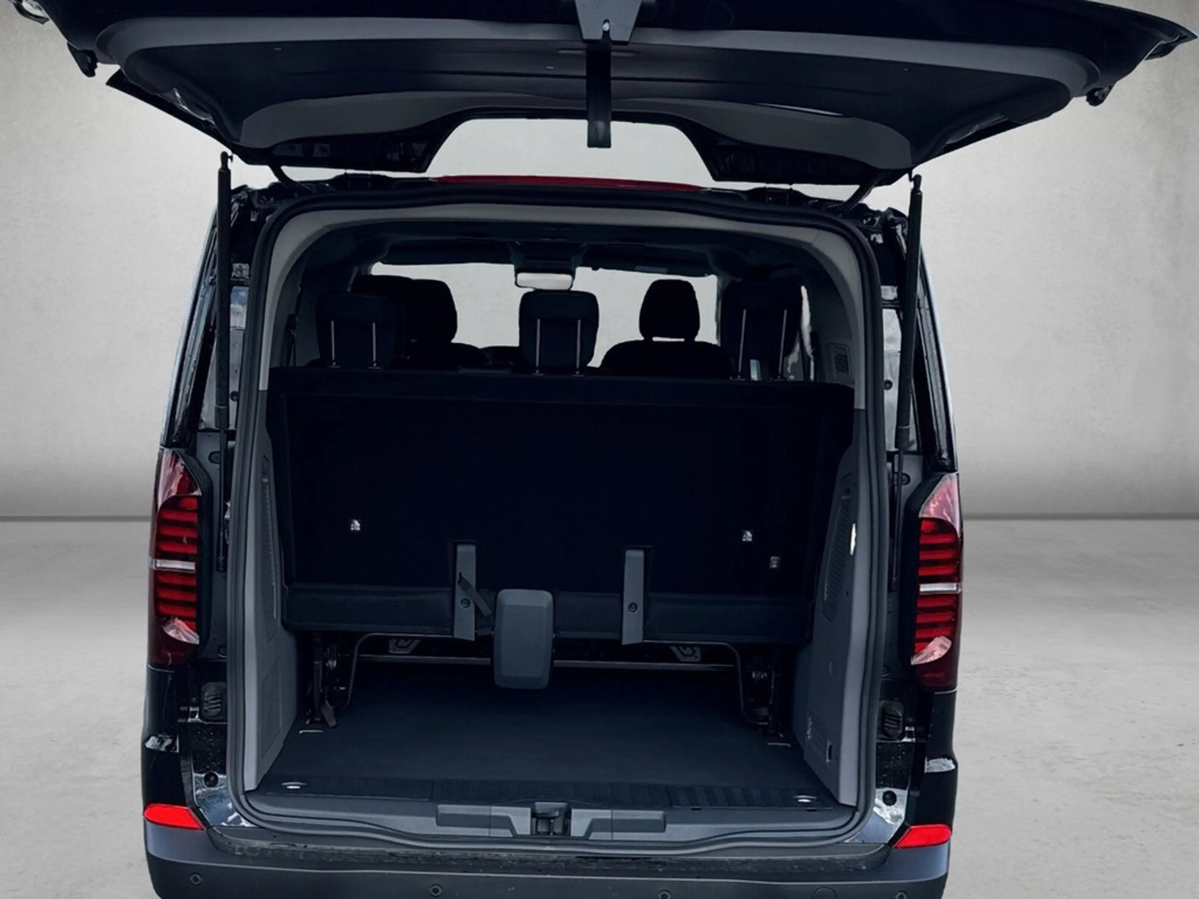 Volkswagen T7 Caravelle 2.0l TDI — photo 5