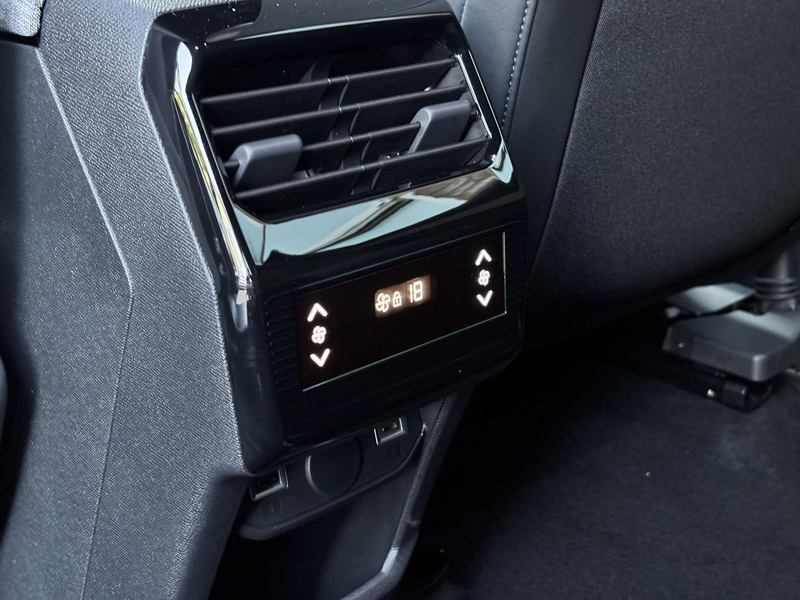 Peugeot 5008 Allure Pack 1.2 Hybrid 145pk e-DSC6 | PANORAMIC NA — photo 14