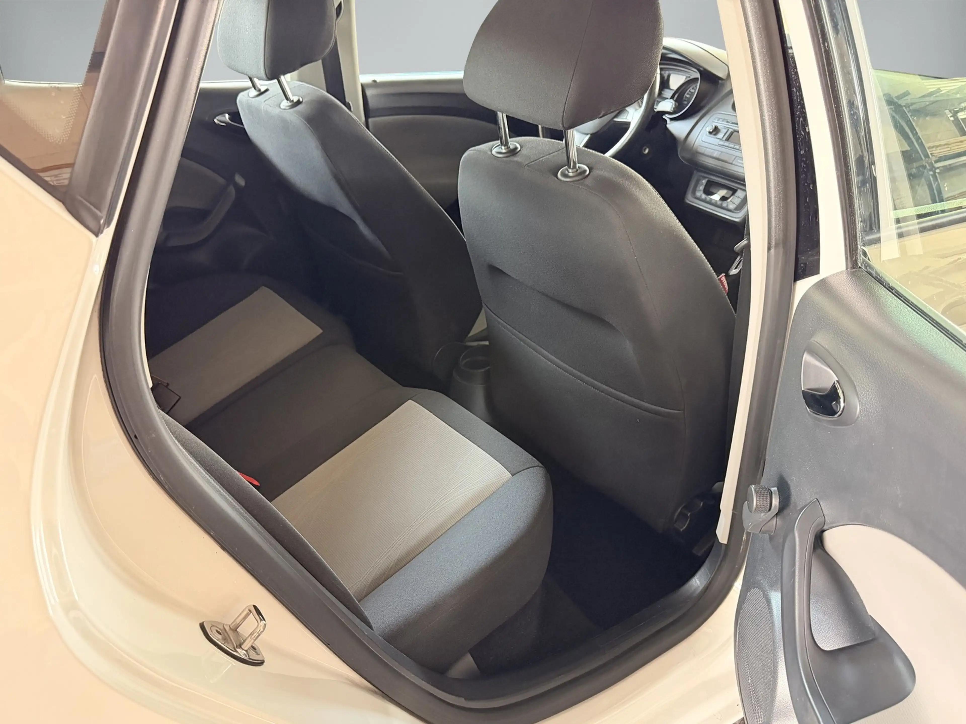 SEAT Ibiza 1.6 TDI Style Salsa *TÜV2028*5-Türig*SHZ*Klima*2.Hand*Alu* — photo 15